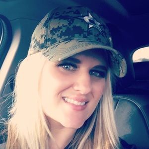 Meet your Posher, Casey